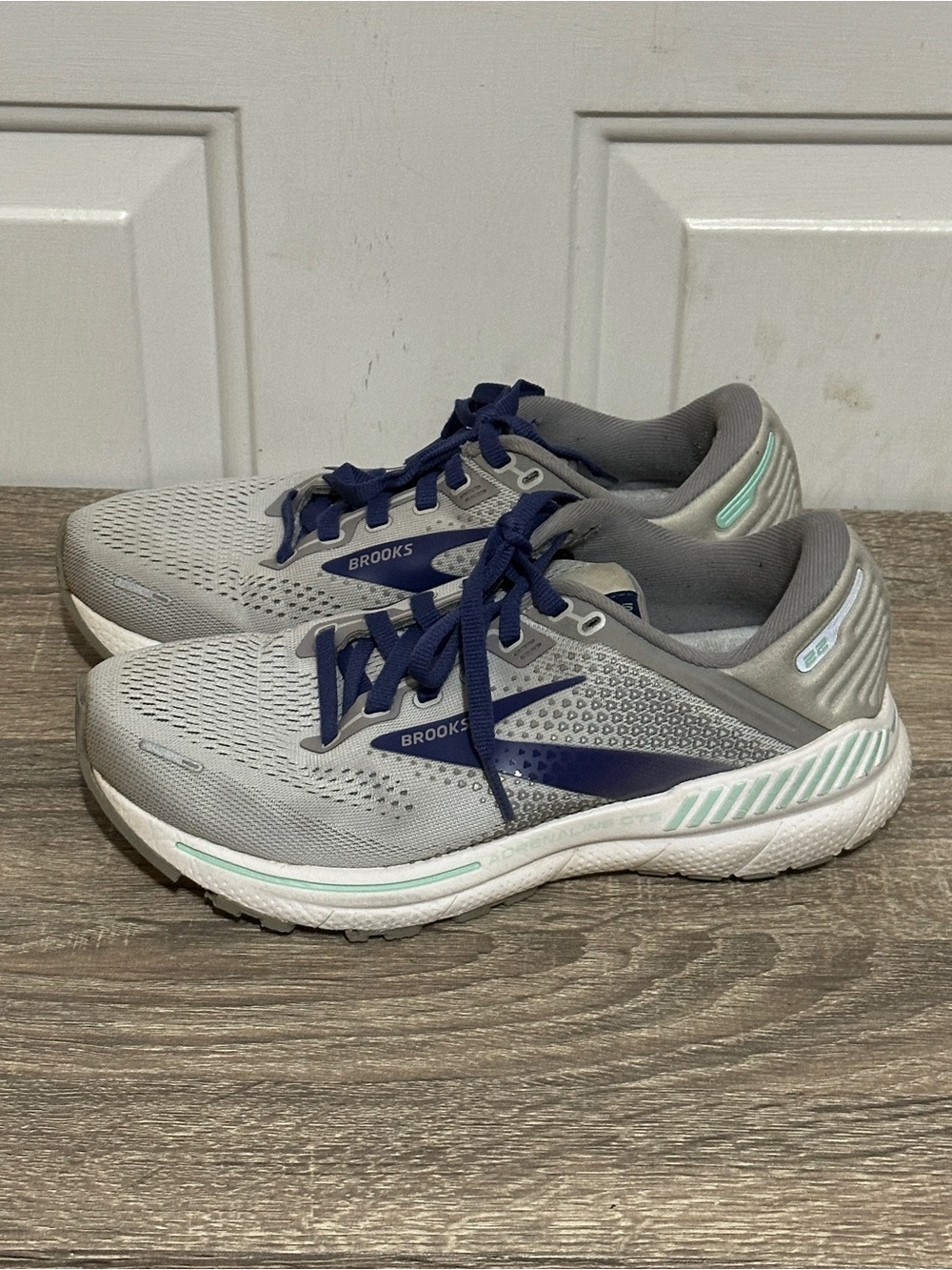 Women's Brooks Adrenaline GTS 22 Gray/Purple Athletic Shoes 1203531D045 6.5W